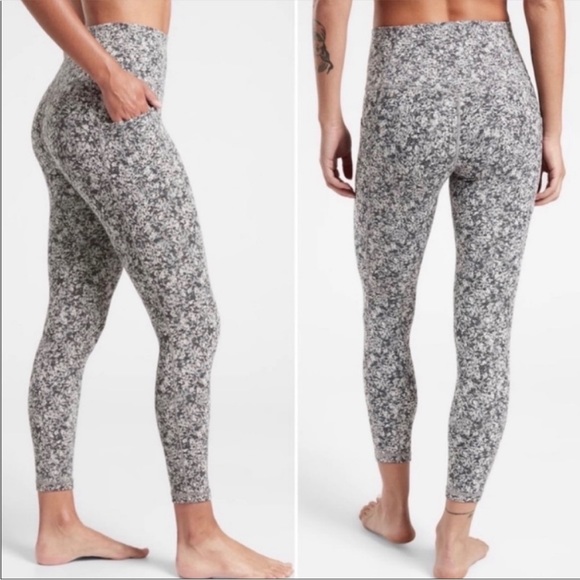 Athleta Pants - Athleta Salutation Stash Pocket II 7/8 Tight Size Small
